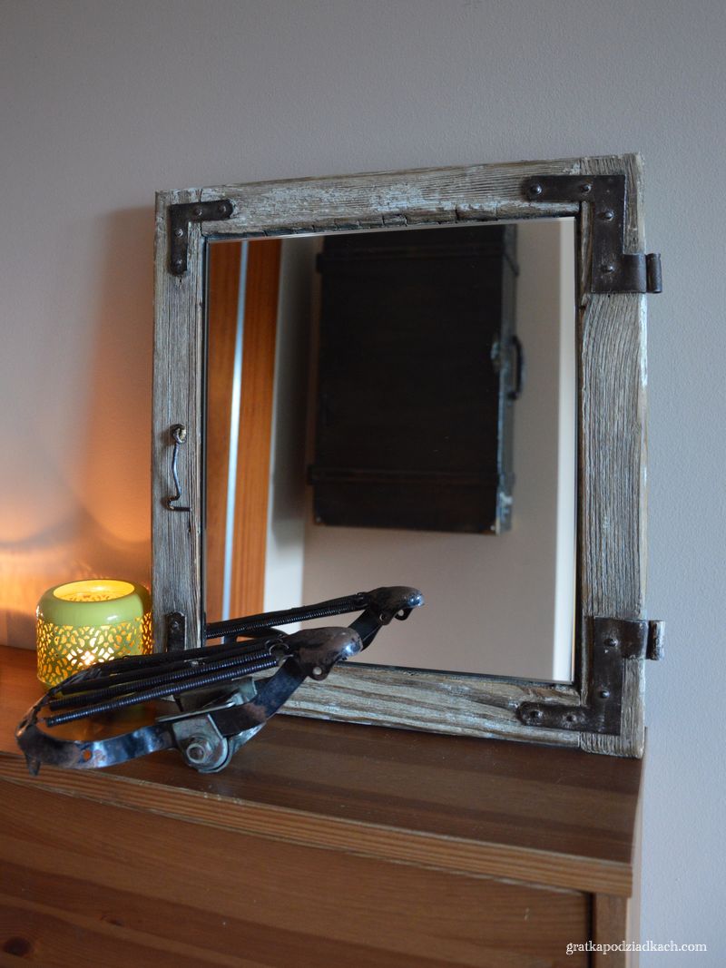 Lustro z ramy okiennej