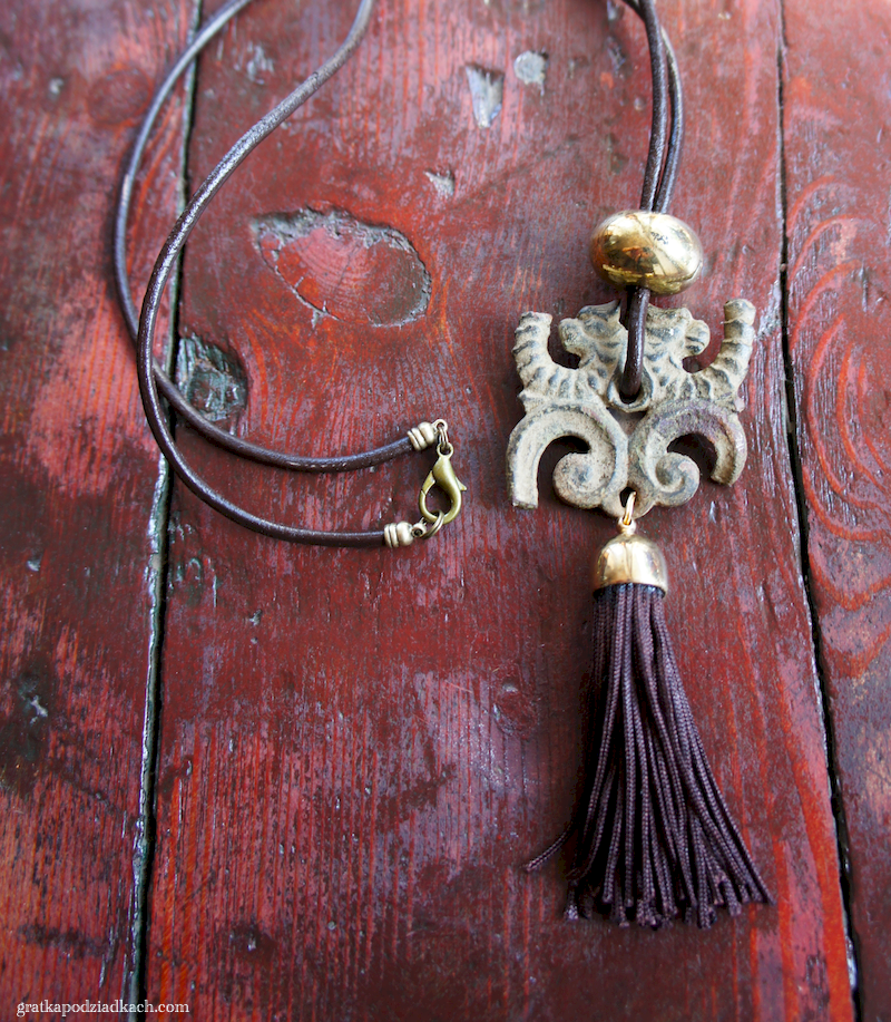 naszyjnik z tle stołka w stylu loft