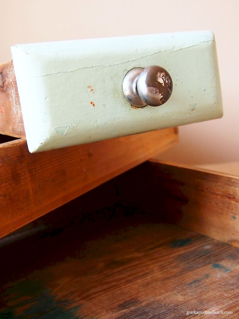 designerskie ekspozytory ze starych szuflad