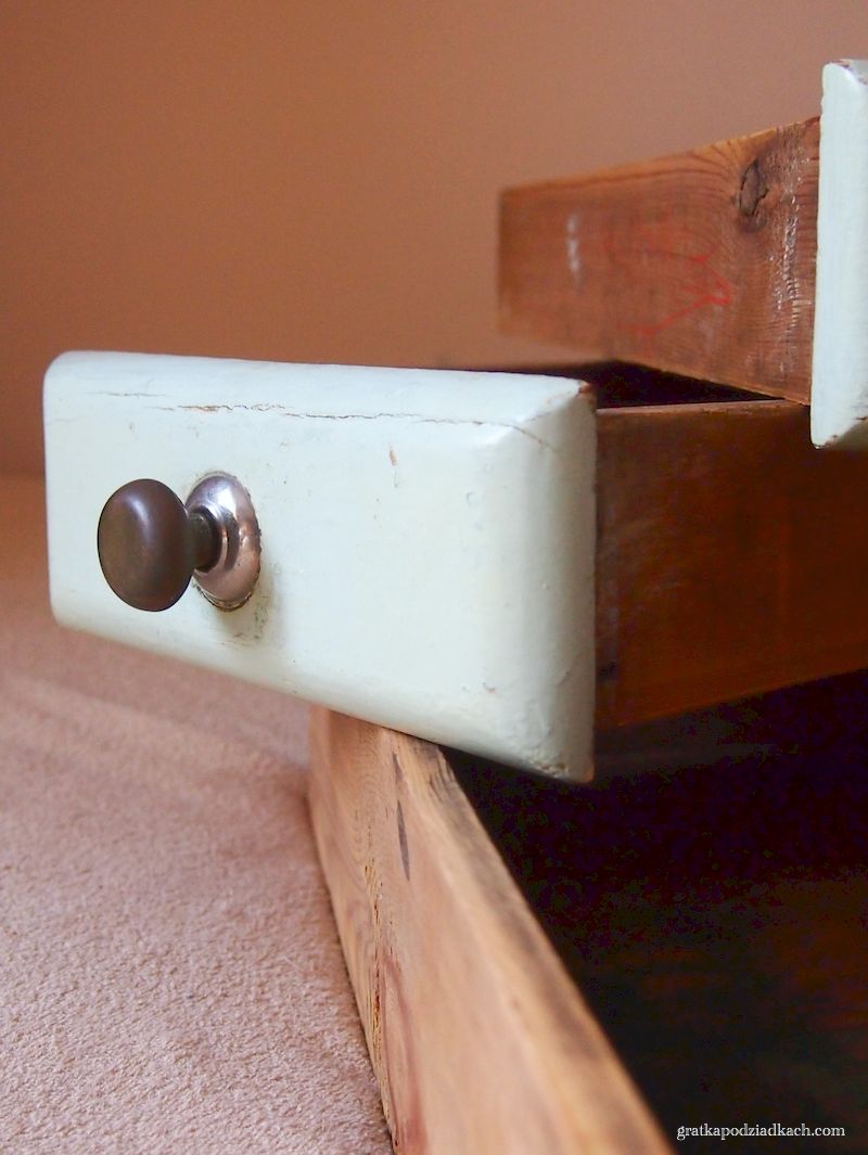 designerskie ekspozytory ze starych szuflad