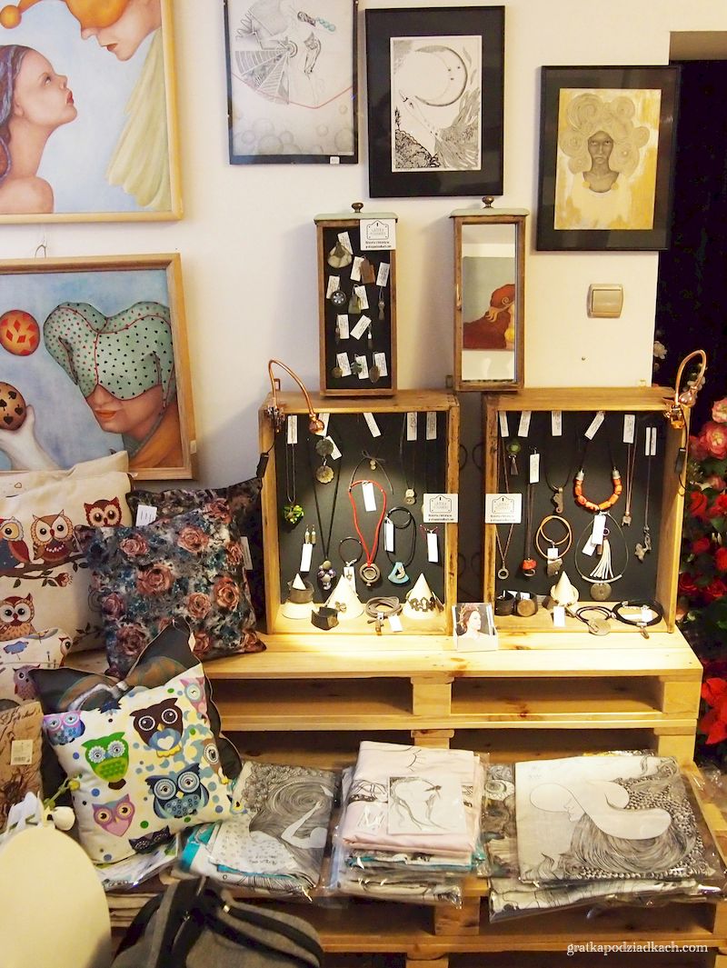 designerskie ekspozytory ze starych szuflad