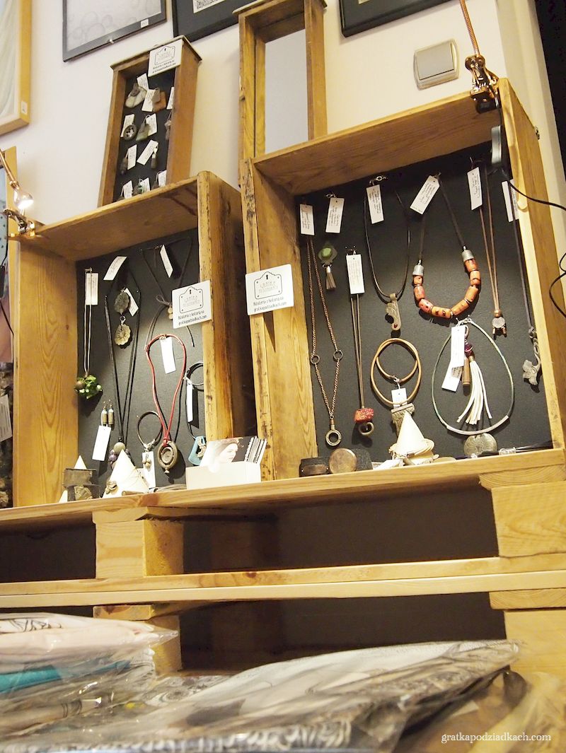 designerskie ekspozytory ze starych szuflad